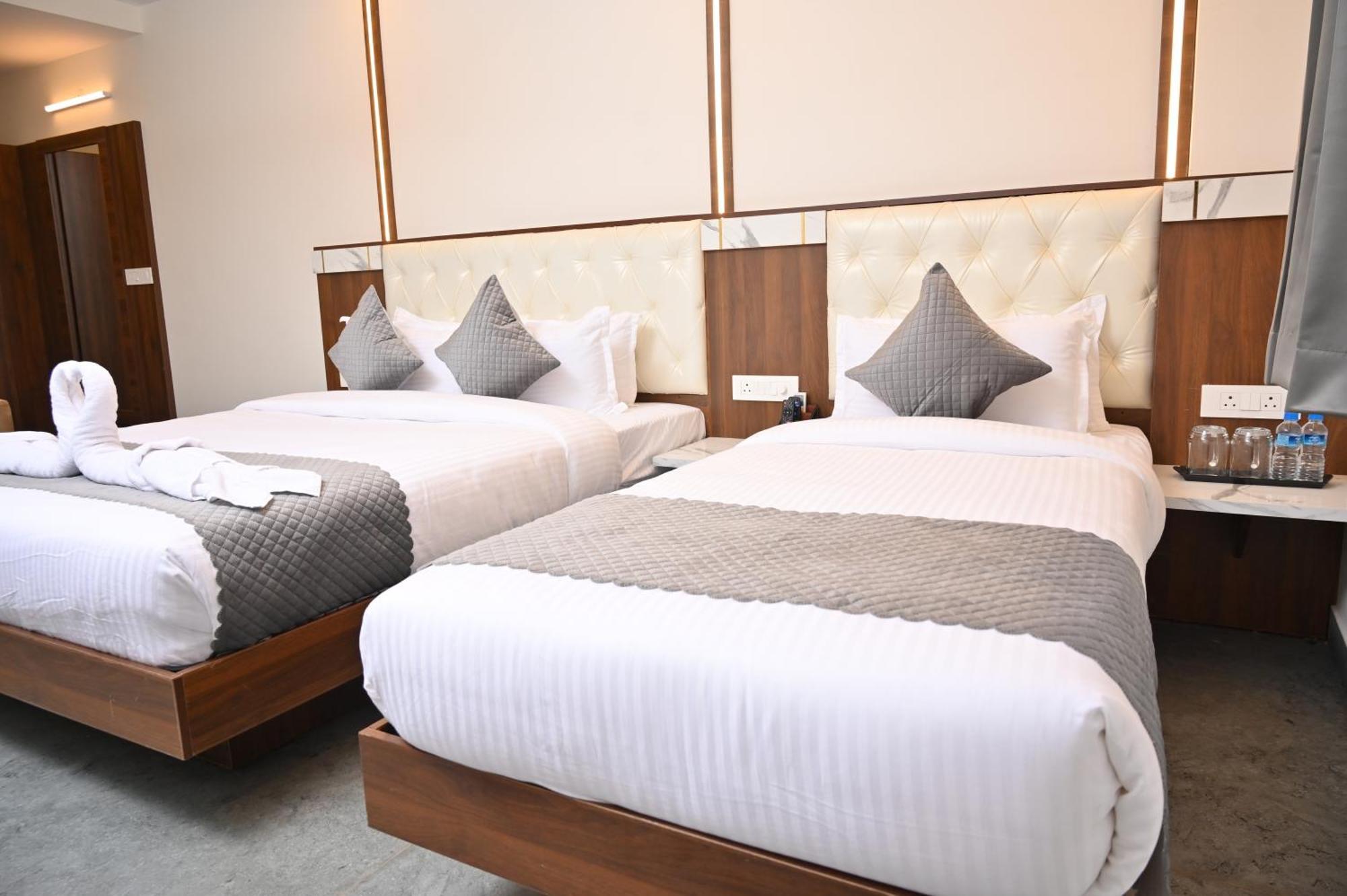 Hotel Shri Devi Comforts Inn Bhatkal 외부 사진