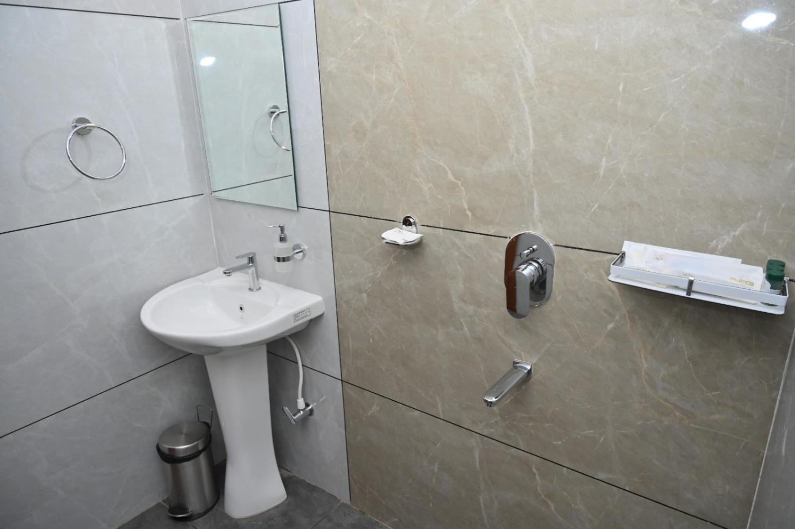 Hotel Shri Devi Comforts Inn Bhatkal 외부 사진